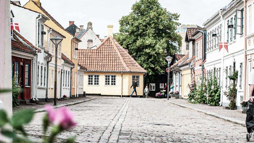 Gående mod H.C. Andersens fødehjem