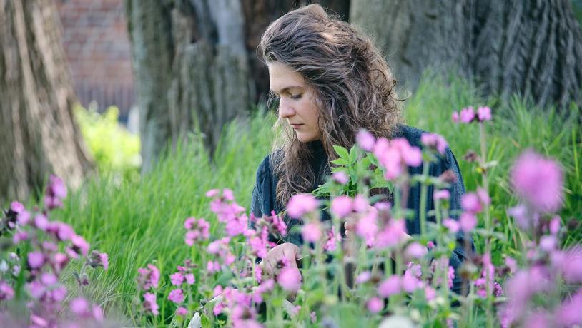 Nathalie Gaia Dahl i naturen_bred