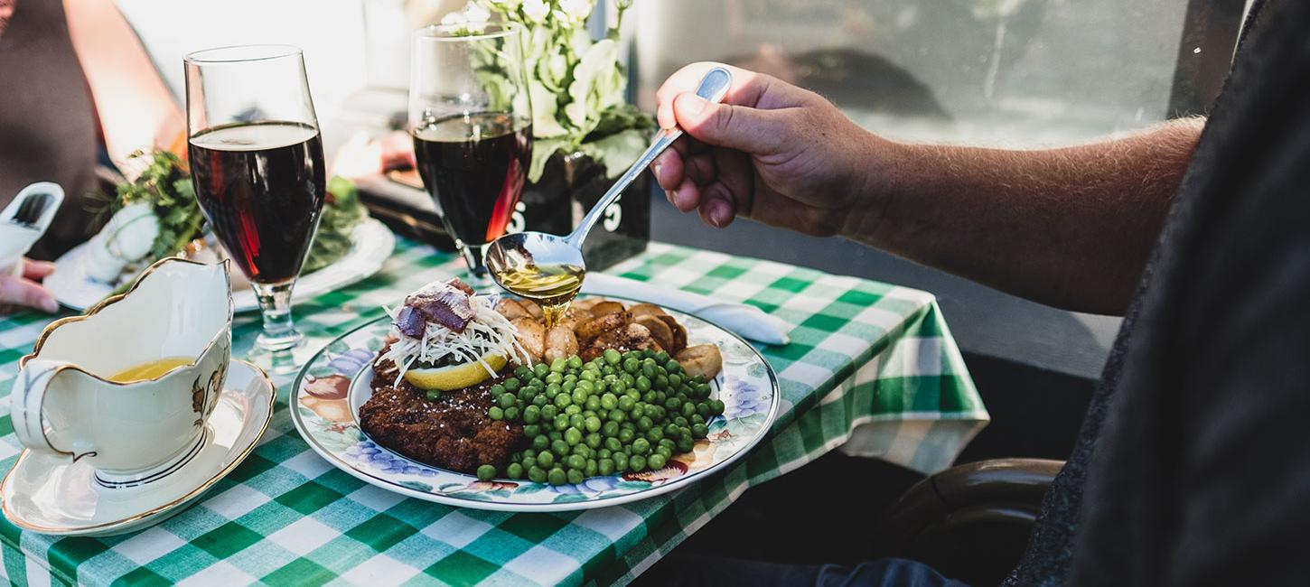 Klassisk schnitzet på Restaurant Grønttorvet