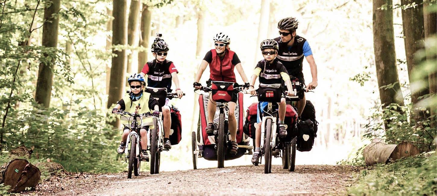 Familie på cykeltur