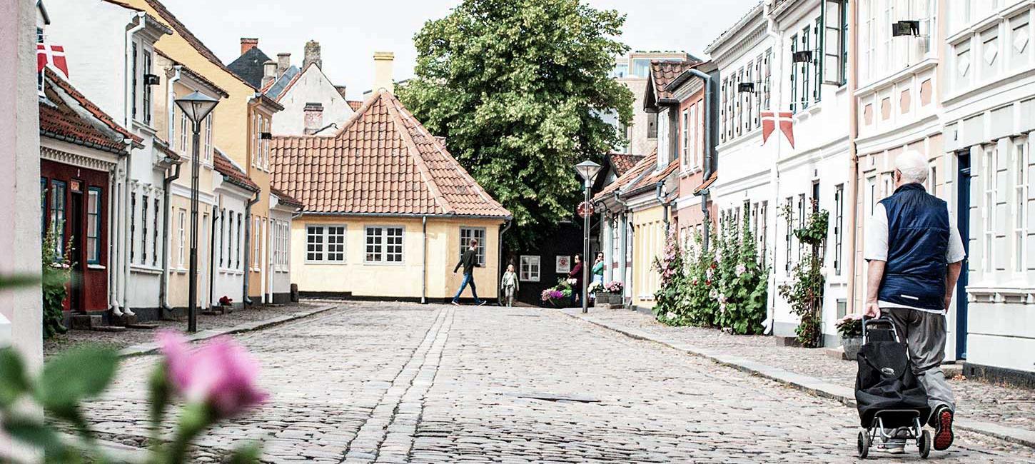 Gående mod H.C. Andersens fødehjem