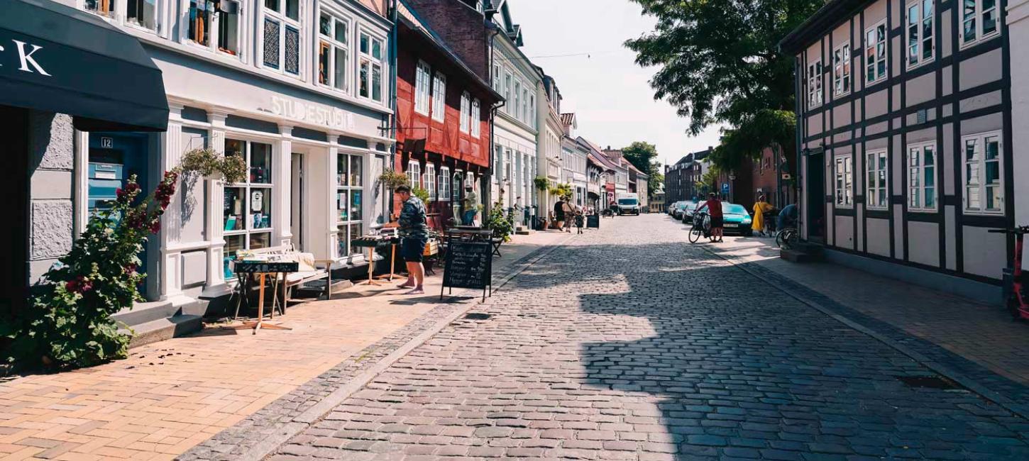 Nedergade om sommeren