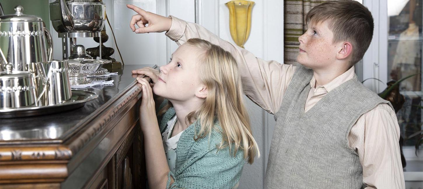 To børn på Tidens Samling