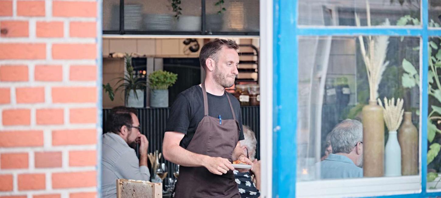 Christoffer Schärfe i døren, Restaurant Aro