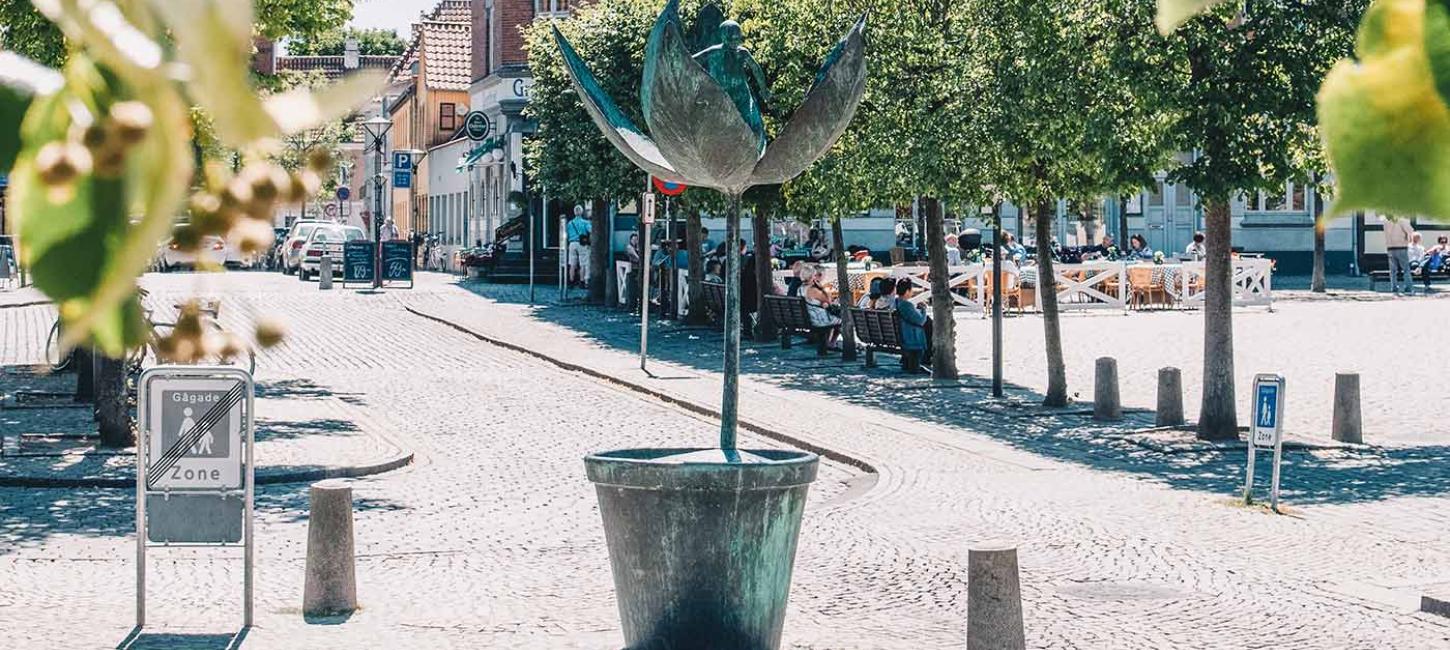 Skulptur Tommelise på Sortebrødre Torv