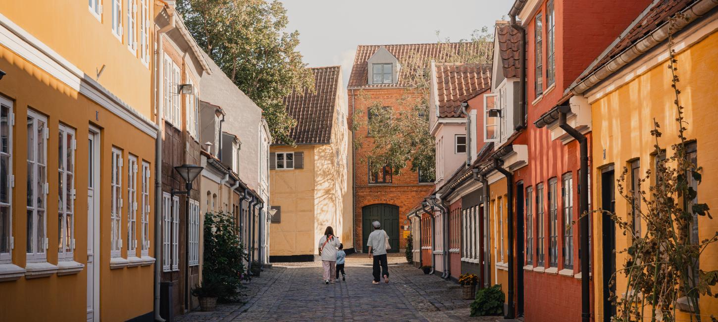 Familie i den gamle bydel efterår 2025