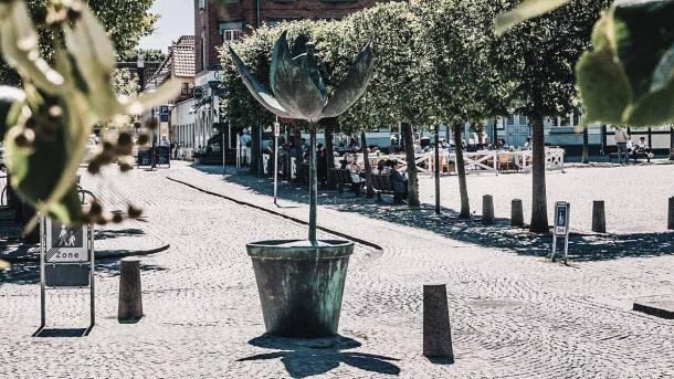 Skulptur Tommelise på Sortebrødre Torv