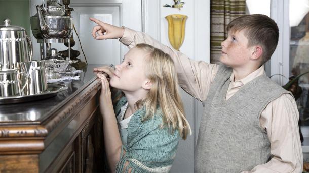 To børn på Tidens Samling