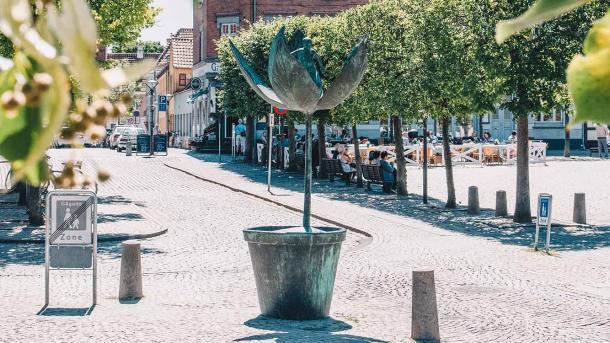 Skulptur Tommelise på Sortebrødre Torv