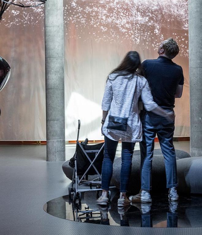 Familie på besøg i H.C. Andersens Hus