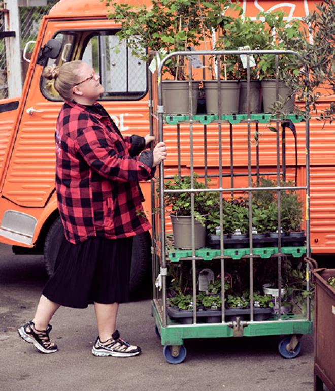 Helene Ottosen orange bil_højkant