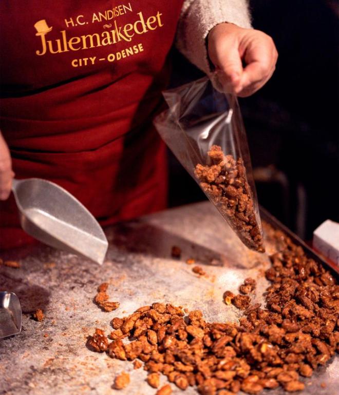 Brændte mandler på julemarkedet