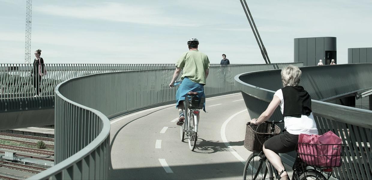 To cyklister på Byens Bro