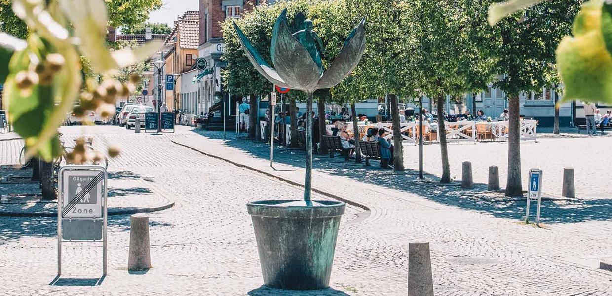 Skulptur Tommelise på Sortebrødre Torv