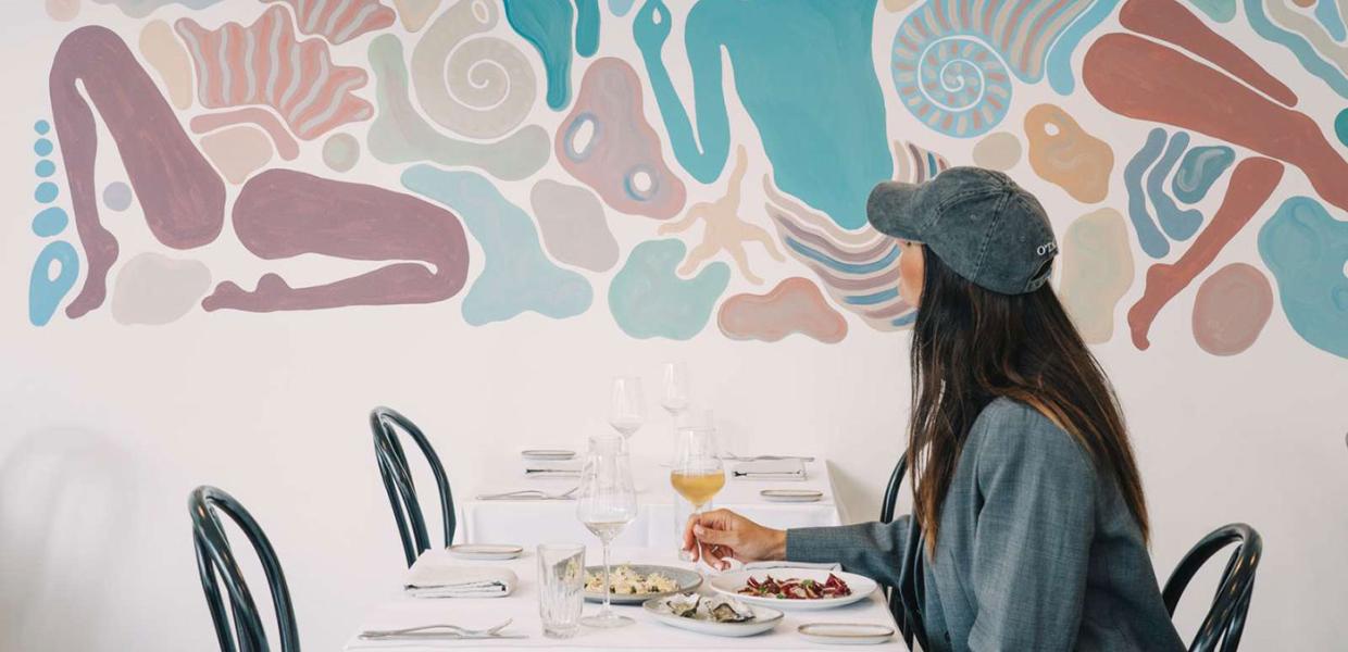 Restaurant med kunst på væggene - Amaro