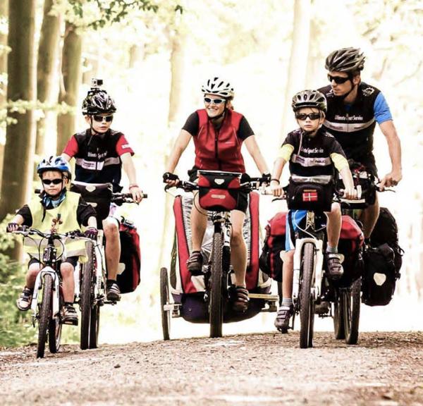 Familie på cykeltur