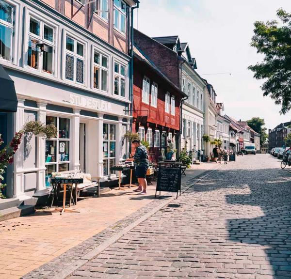 Nedergade om sommeren