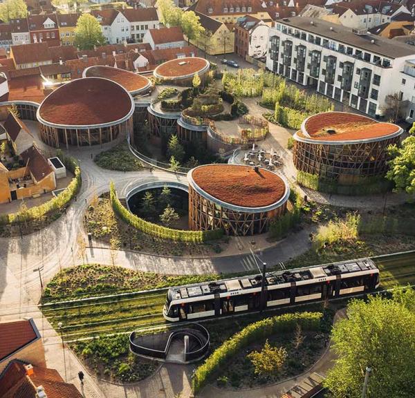 Dronefoto over den gamle bydel med H.C. Andersens Hus