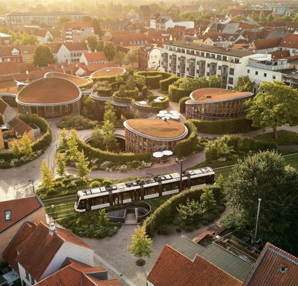 H.C. Andersens Hus med letbane drone
