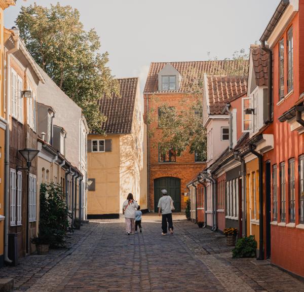 Familie i den gamle bydel efterår 2025