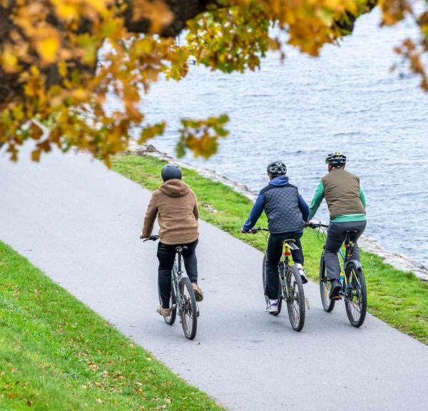 Familie på cykeltur