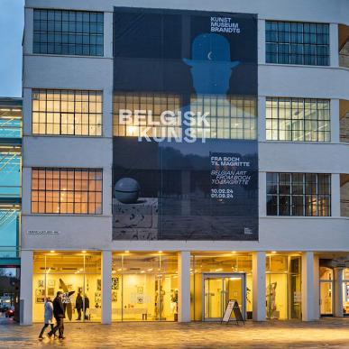 Kunstmuseum Brandts i vinterskumring