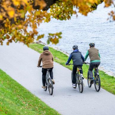 Familie på cykeltur