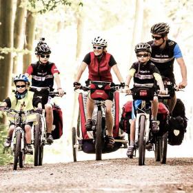 Familie på cykeltur