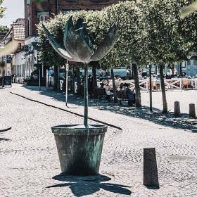 Skulptur Tommelise på Sortebrødre Torv