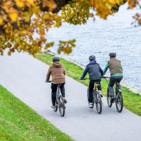 Familie på cykeltur