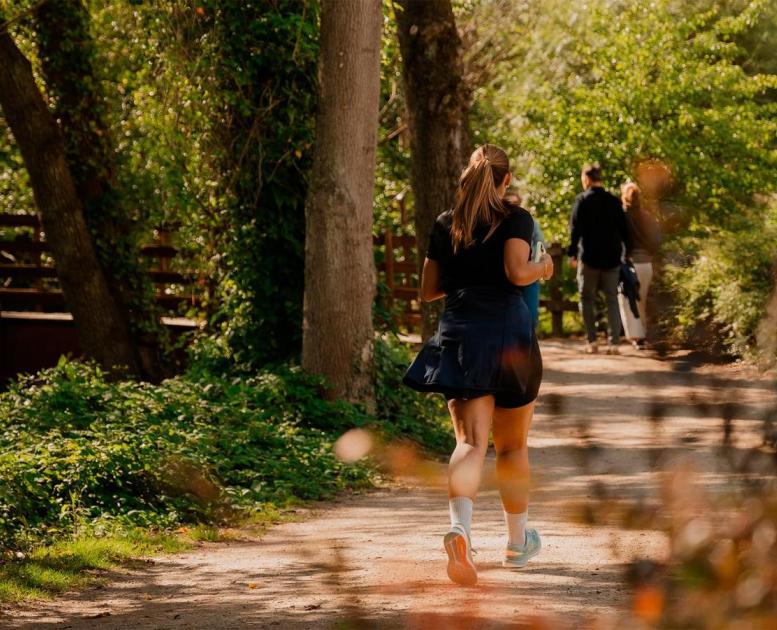 Løber i eventyrhaven efterår 2025